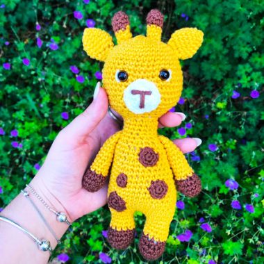 Amigurumi Girafe Mikey Patron Gratuit pour Débutants (1)
