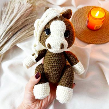 Cheval Mondy PDF Amigurumi Modèle Gratuit (1)