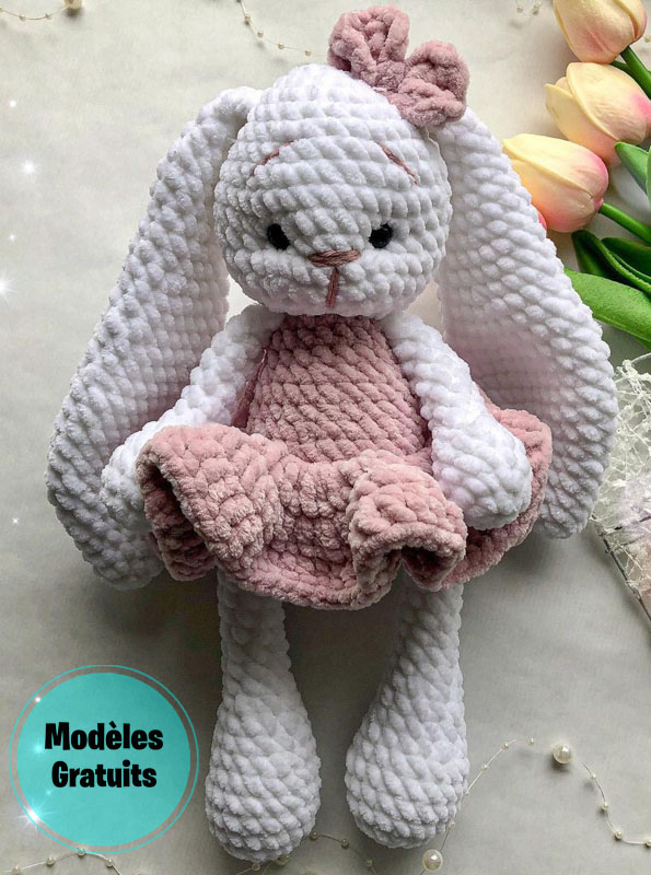 Lapin en Robe Amigurumi Modèle Gratuit au Crochet (2)