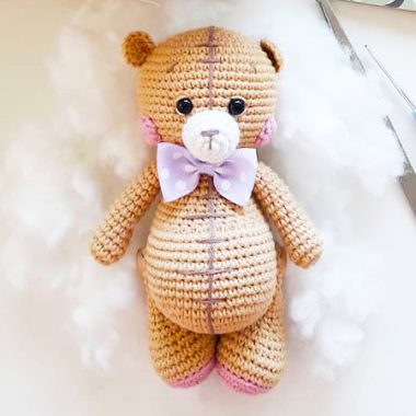 Modèle d'Amigurumi d'Ours Rayé avec Nœud Papillon Rose (3)