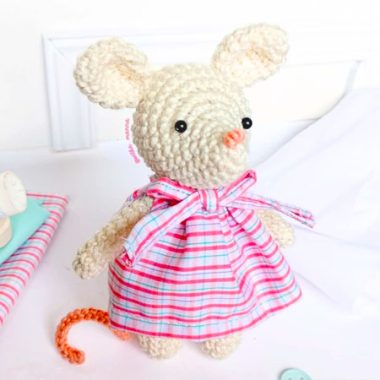 Souris en Robe en Tissu au Crochet Modèle PDF Gratuit (2)