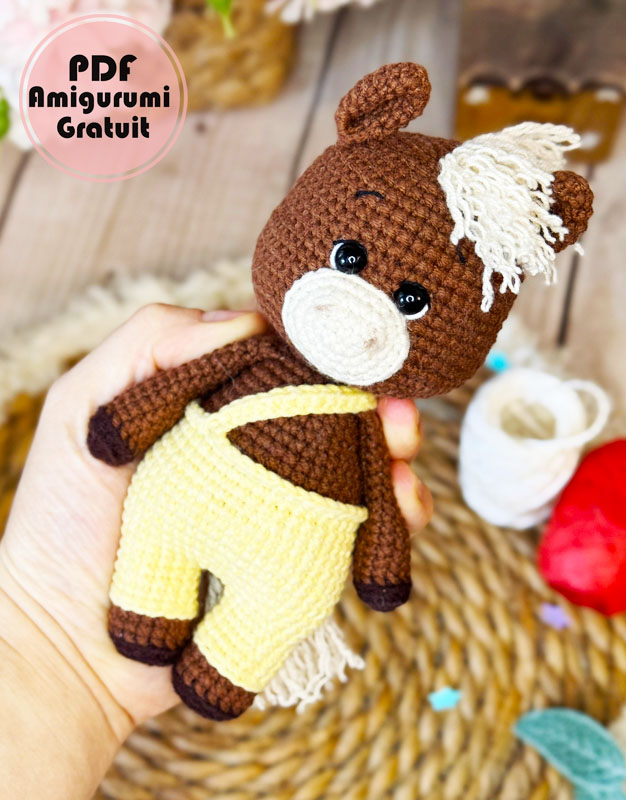 Cheval en Salopette Amigurumi PDF Modèle Gratuit (2)