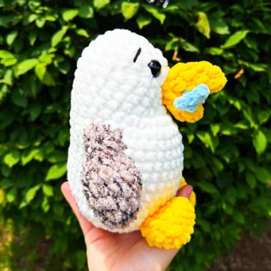 Pingouin Tenant un Poisson Amigurumi PDF Patron Gratuit (1)