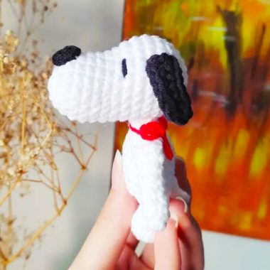 Chien Snoopy Porte-clés Amigurumi Modèle PDF Gratuit (1)