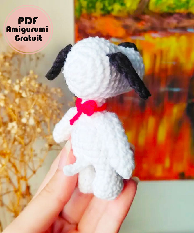 Chien Snoopy Porte-clés Amigurumi Modèle PDF Gratuit (2)