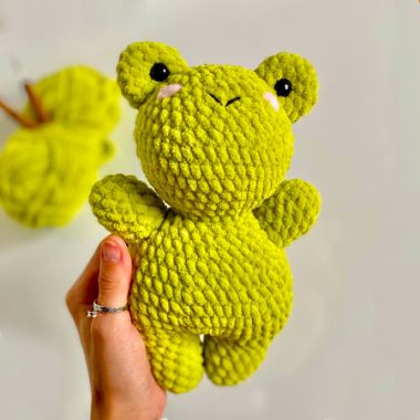 Grenouille Potelée Amigurumi PDF Modèle Gratuit (1)