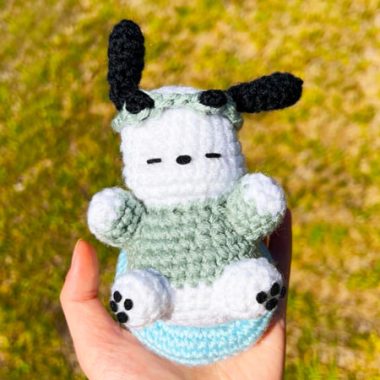 Pochacco Allongé Chien Amigurumi Modèle Gratuit (1)