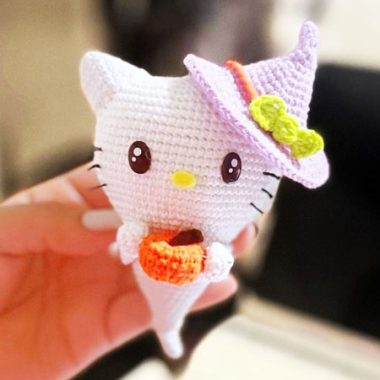 Fantôme Hello Kitty Porte-clés Amigurumi Patron Gratuit (1)