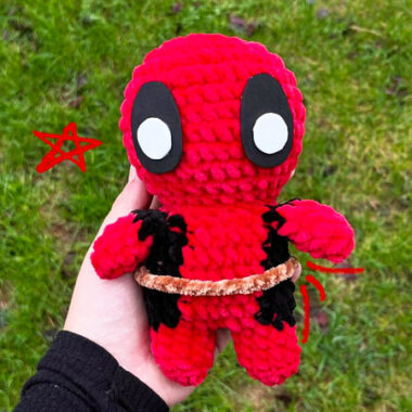 Petite Poupée au Crochet Deadpool PDF Patron (2)