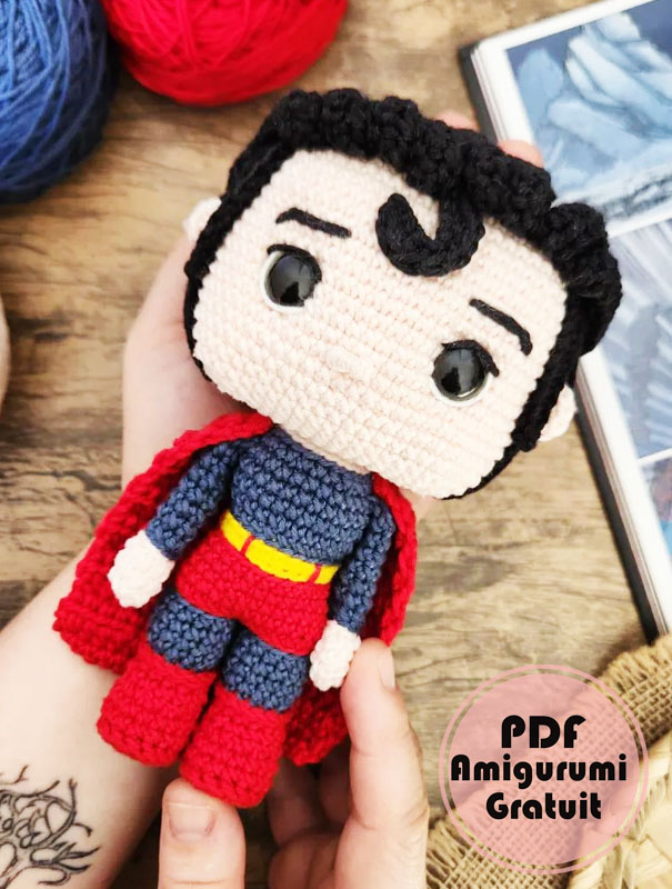 Superman Poupée au crochet PDF Patron Gratuit